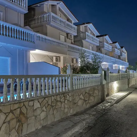 Three Graces Complex * Laganász