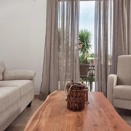 Three Graces Complex Nyaraló