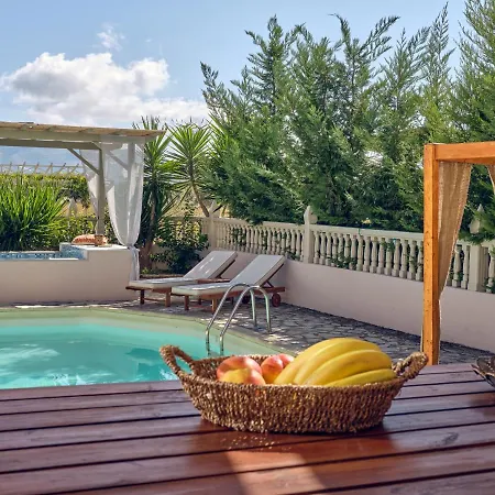 Three Graces Complex Laganász