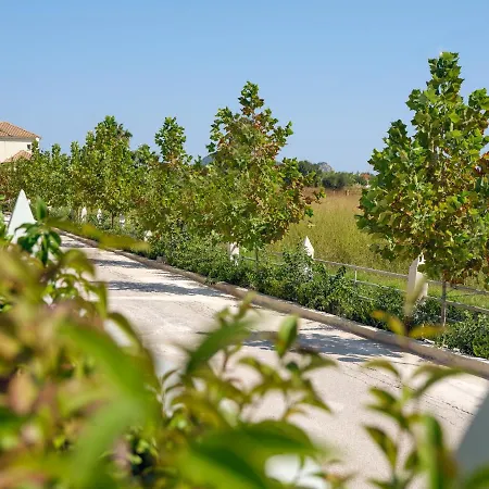 Three Graces Complex * Laganász