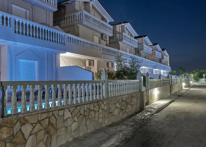 Three Graces Complex * לגאנאס